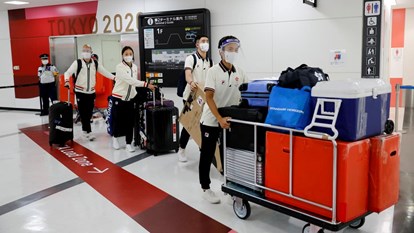 هونغ كونغ تحظر رحلات الترانزيت من 150 دولة مع انتشار كورونا