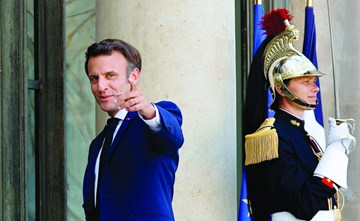 ماكرون يواصل جهوده لإعادة رسم الخارطة السياسية في فرنسا