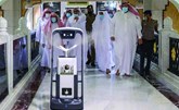 السعودية : 11 روبوتًا للتعقيم ومكافحة الأوبئة داخل المسجد الحرام
