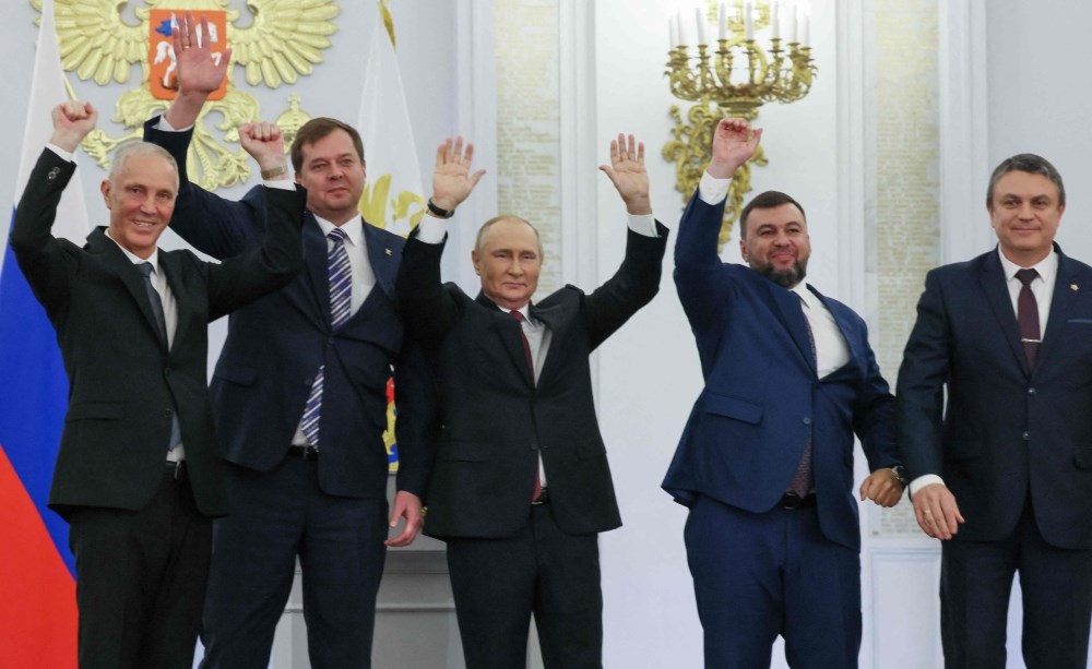 بوتين يوقع قرارات ضم المناطق الأوكرانية المحتلة الأربع ويعرض وقف القتال