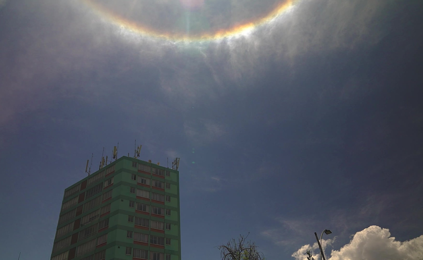 بالفيديو هالة شمس نادرة تظهر في سماء بوليفيا