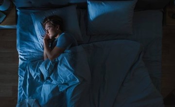 دراسة بحثية: قلة النوم الناتجة عن التعرض لضوء مصابيح الليد البيضاء تسبب مخاطر صحية متزايدة
