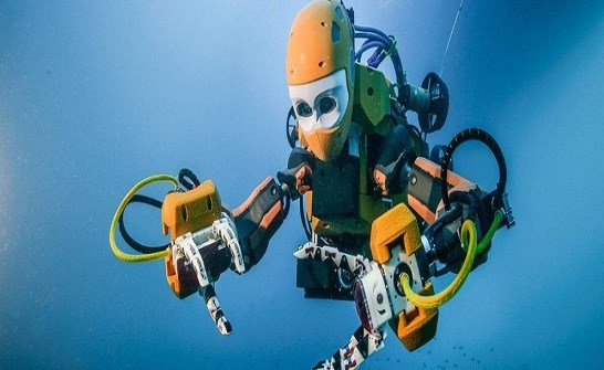 تطوير روبوت لإزالة الجسيمات البلاستيكية الصغيرة والنانوية من المياه