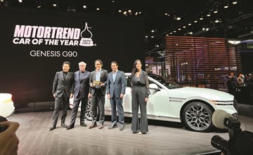 «جينيسيس G90» تحصد لقب «موتور تريند» لأفضل سيارة في 2023