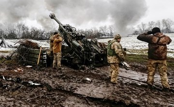 زيلينسكي يحذّر من «أسبوع وحشي آخر» للقصف الروسي.. و «الپنتاغون» تدرس تزويد أوكرانيا بـ «أسلحة دقيقة»