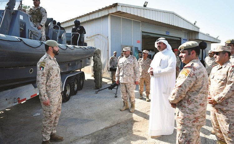 بالفيديو وزير الدفاع تفقد قاعدة محمد الأحمد البحرية تحقيق أقصى درجات اليقظة والجاهزية والاستعداد