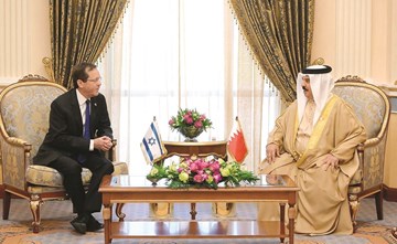 ملك البحرين للرئيس الإسرائيلي: ندعم السلام العادل الضامن للحقوق المشروعة للشعب الفلسطيني