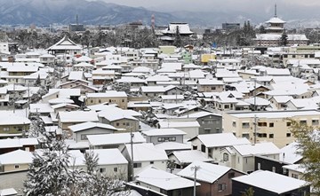 اليابان تطلق قمراً لمراقبة الطقس وكوريا الشمالية.. والصقيع يخلّف وفيات وفوضى مرورية