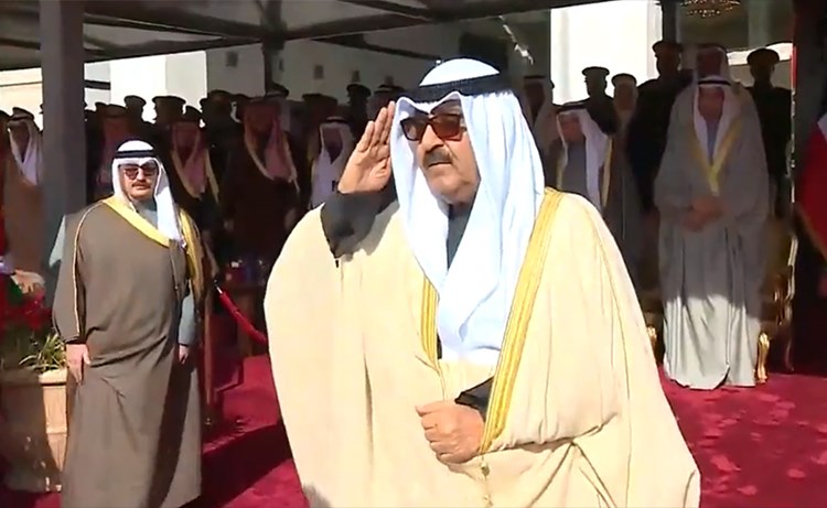 الأمير شمل برعايته وبحضور ممثل سموه ولي العهد مراسم رفع العلم بقصر بيان
