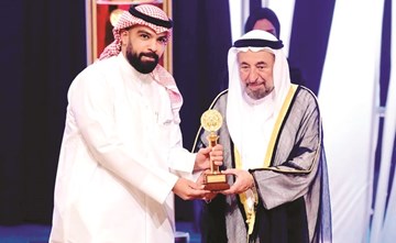 عثمان الشطي: تسلّمي جائزة «التأليف المسرحي» من أهم اللحظات في حياتي
