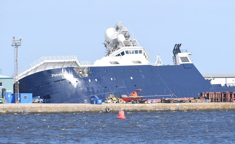 عشرات المصابين والمفقودين في جنوح سفينة بأدنبره