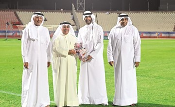 المقصيد يُكرِّم الغانم بعد تحقيق الكويت لقب الدوري الـ18