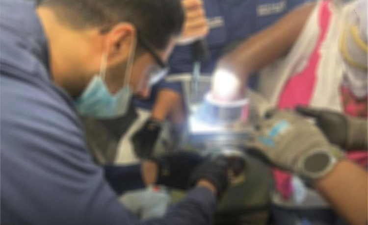 فرق الإطفاء تعاملت مع حادث انحشار يد عامل في فرامة