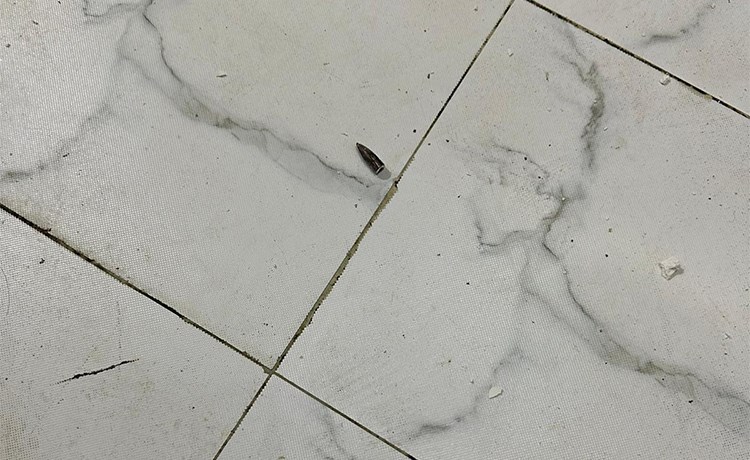 طلقة طائشة اخترقت سقف منزل في تيماء