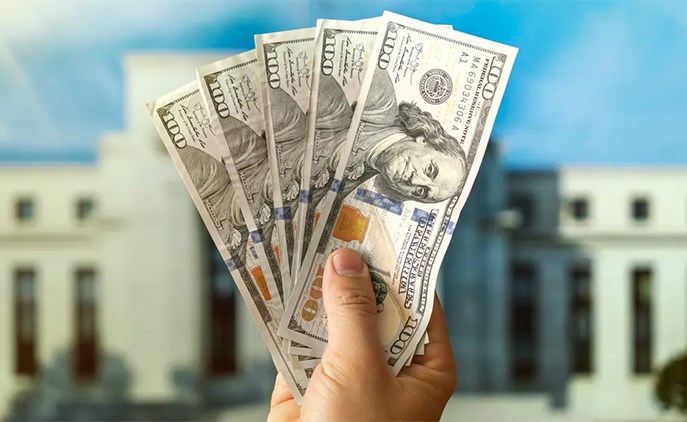 الدولار تحت ضغط بينما تقيم الأسواق توقعات الفائدة الأميركية