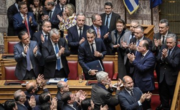 البرلمان اليوناني يصوّت ضد حجب الثقة عن حكومة ميتسوتاكيس