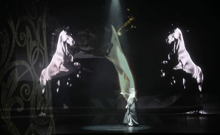 بيت وبحر عـرض مبهـر