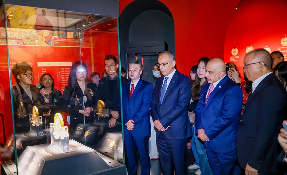 143 تحفة فنية من مجموعة الصباح الآثارية تتلألأ بمدينة شنتشن الصينية