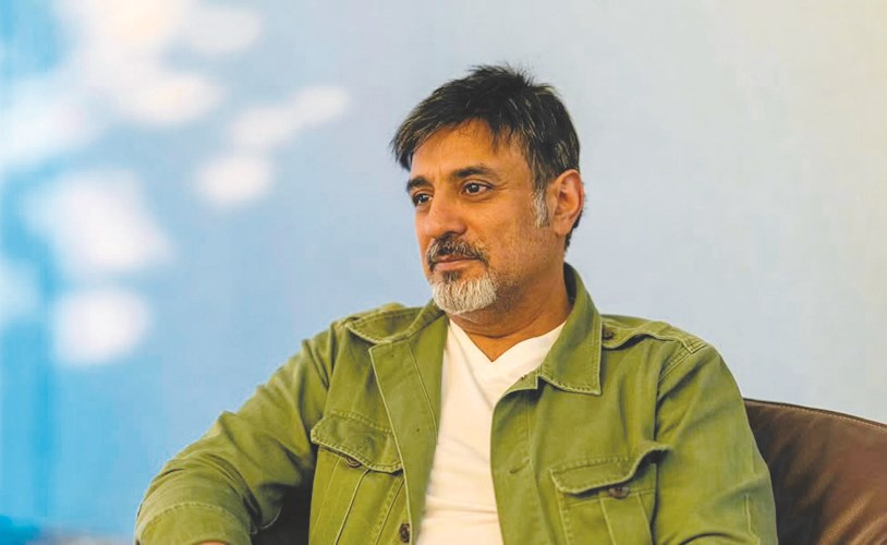 خالد أمين أصدقائي المقربون من خارج الوسط الفني ومن داخله ينعدون على الأصابع ولا أفكر بالمادة