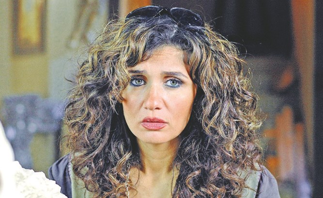 غادة عادل لا أحب السوشيال ميديا وأحاول التوفيق بين عملي وأولادي