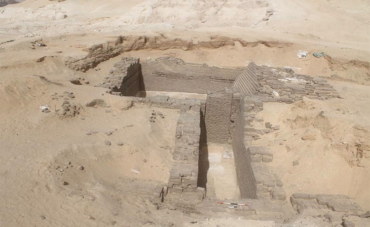 مصر العثور على مقبرتين أثريتين من العصر العتيق بمحافظة المنيا