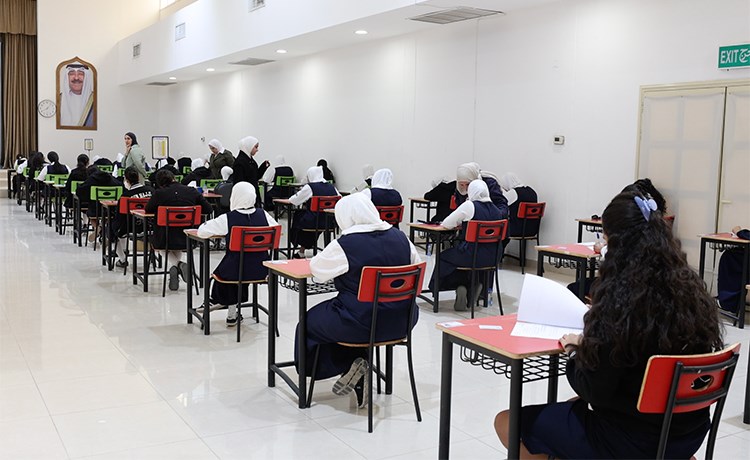 طلبة الصف الثاني عشر يواصلون أداء امتحانات نهاية العام الدراسي