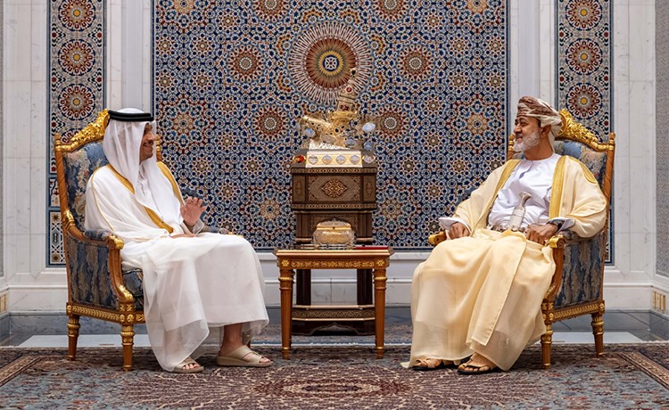 سلطان عمان يبحث مع رئيس وزراء قطر مسار المفاوضات الأميركية-الإيرانية