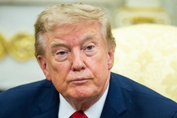 ترامب يعلن تعليق الرسوم الجمركية الجديدة بنسبة 50% على المنتجات الكندية