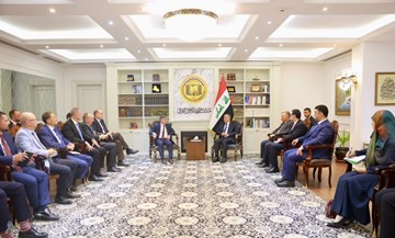 مستشار الأمن القومي العراقي: الدستور لا يسمح بوجود جماعات مسلحة تهدد دول الجوار