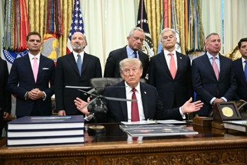 الرئيس الأميركي: الوضع في مضيق هرمز جيد وكميات كبيرة من النفط تخرج كل ليلة