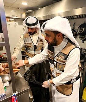 «الغذاء» تحرير 9 مخالفات وإتلاف 12.299 كغم من الأغذية خلال جولة في مبارك الكبير