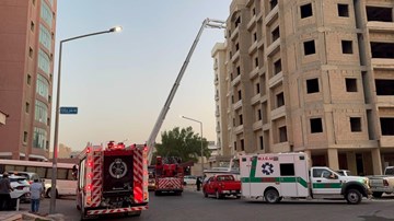 فرق الإطفاء تُسيطر على حريق عمارة في المنقف.. وإصابة شخصين