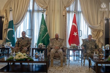 رؤساء أركان السعودية وباكستان وتركيا يؤكدون بقوة التزامهم بالدفاع الجماعي